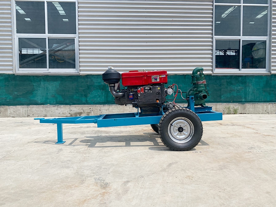 Agricultural multi-stage pump truck